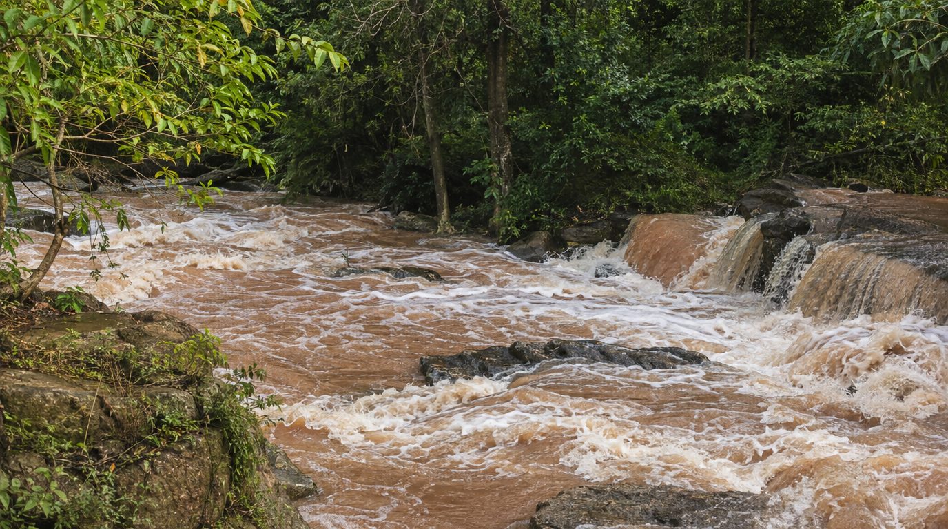 Власти закрыли парк Кхао Яй и соседние водопады из-за угрозы оползней и паводков